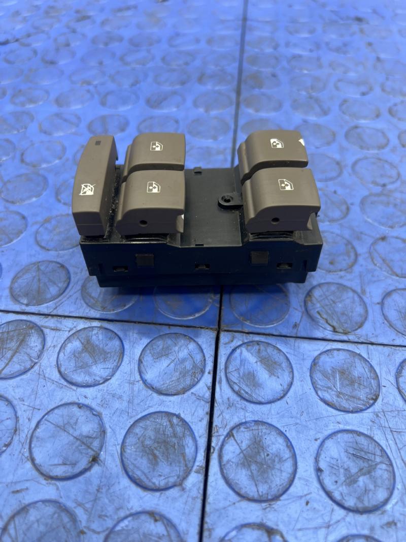 2018 Chevrolet Cruze Door Switch Front