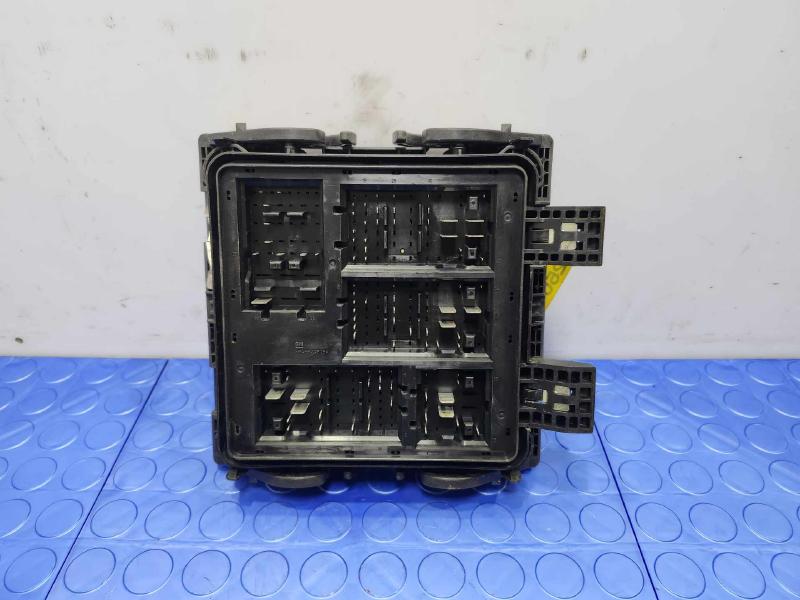 2014 Cadillac CTS Engine Fuse Box