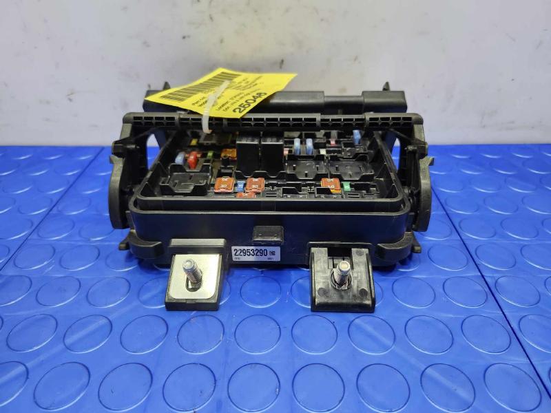 2014 Cadillac CTS Engine Fuse Box