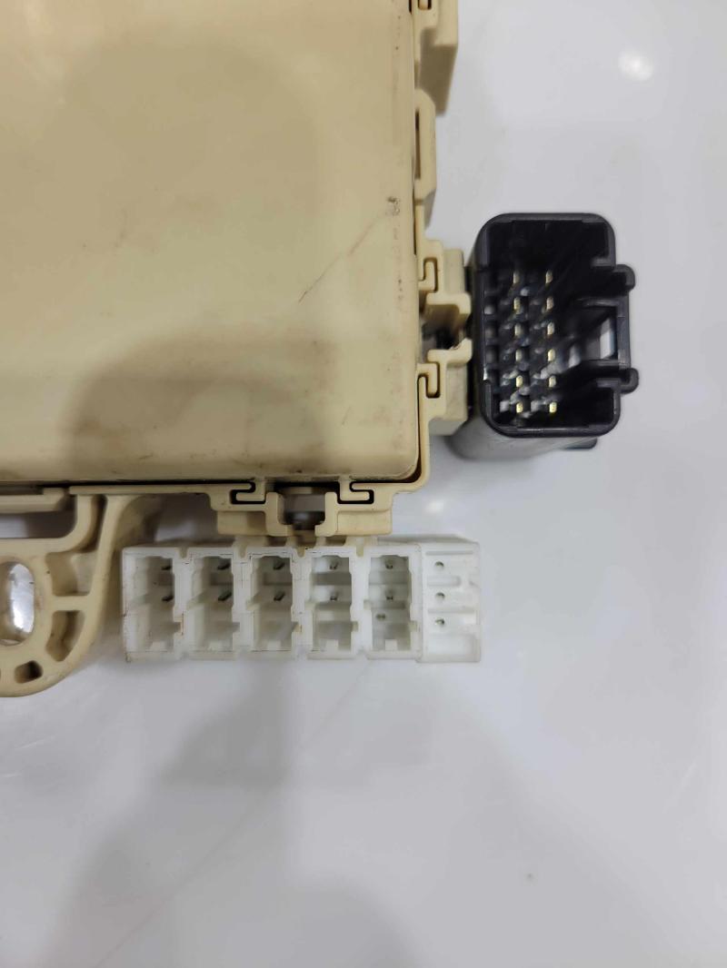 2009 Lexus RX350 Rear Cabin Fuse Box Junction Block Multiplex OEM