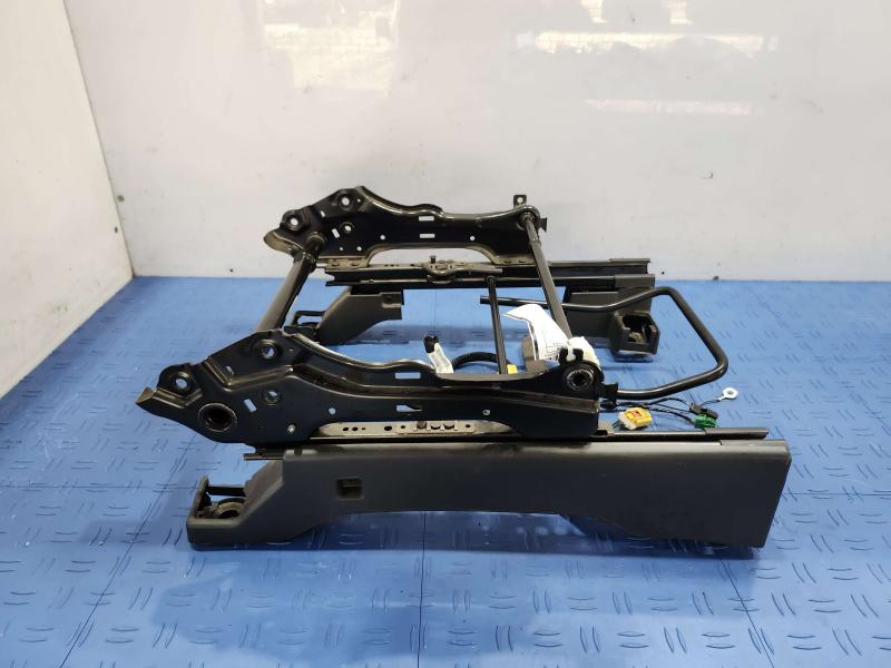 2017 Jeep Compass Seat Track