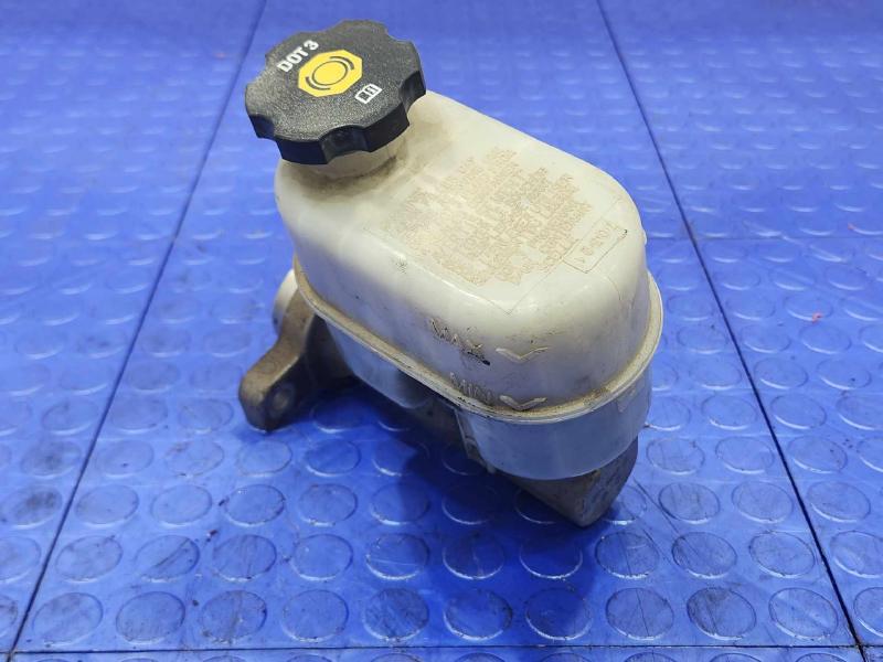 2007-2008 Cadillac Escalade Brake Master Cylinder Assembly OEM 15844166