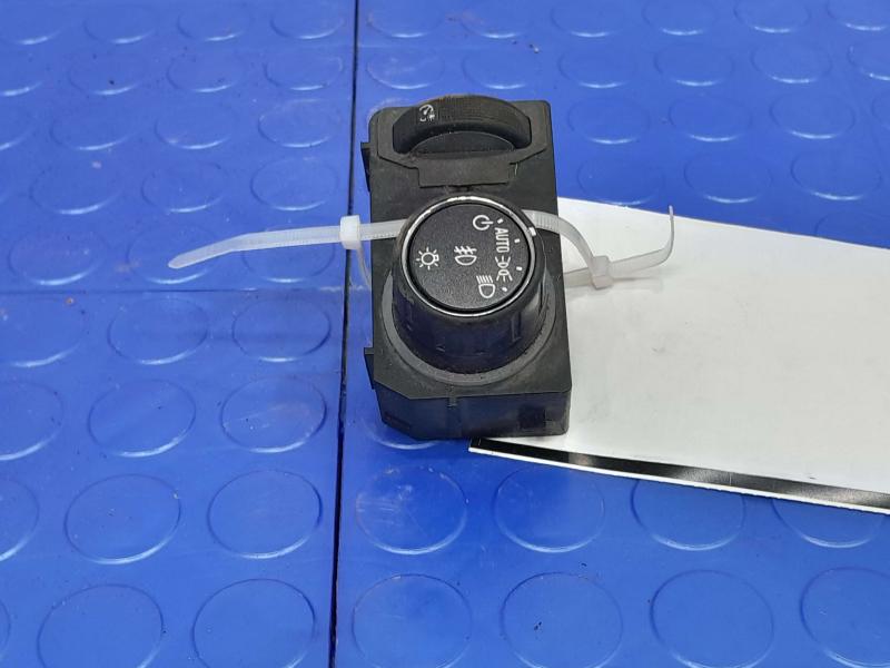 2015 Chevrolet Tahoe Headlight Switch (Dash Mtd)
