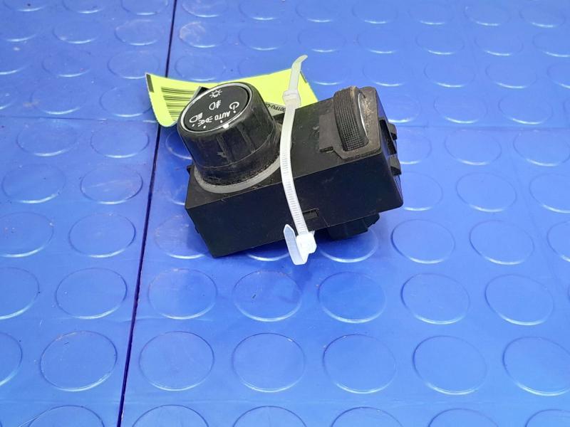 2015 Chevrolet Tahoe Headlight Switch (Dash Mtd)
