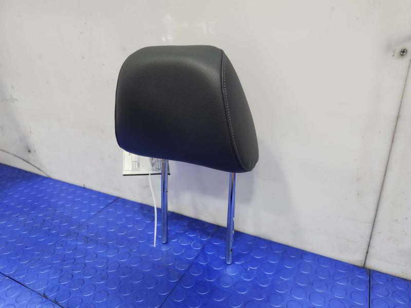 2020 Volkswagen Passat Headrest