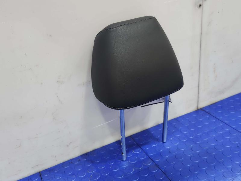2020 Volkswagen Passat Headrest