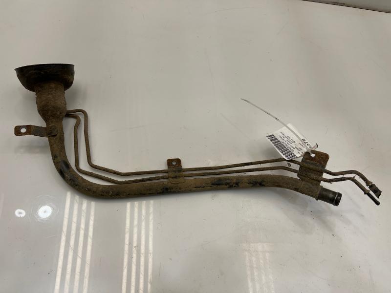 2001 2002 Nissan Xterra Fuel Filler Neck Assembly OEM 172215S800