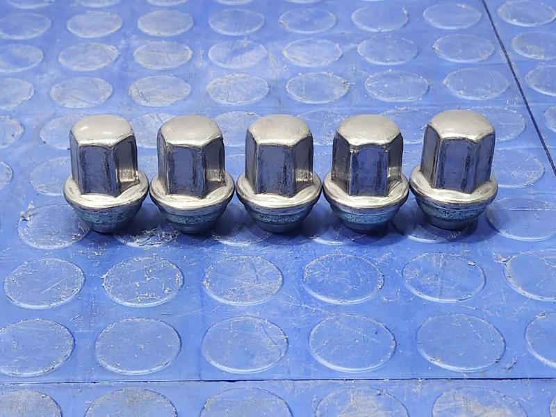 2018 Buick Regal Lug Nuts