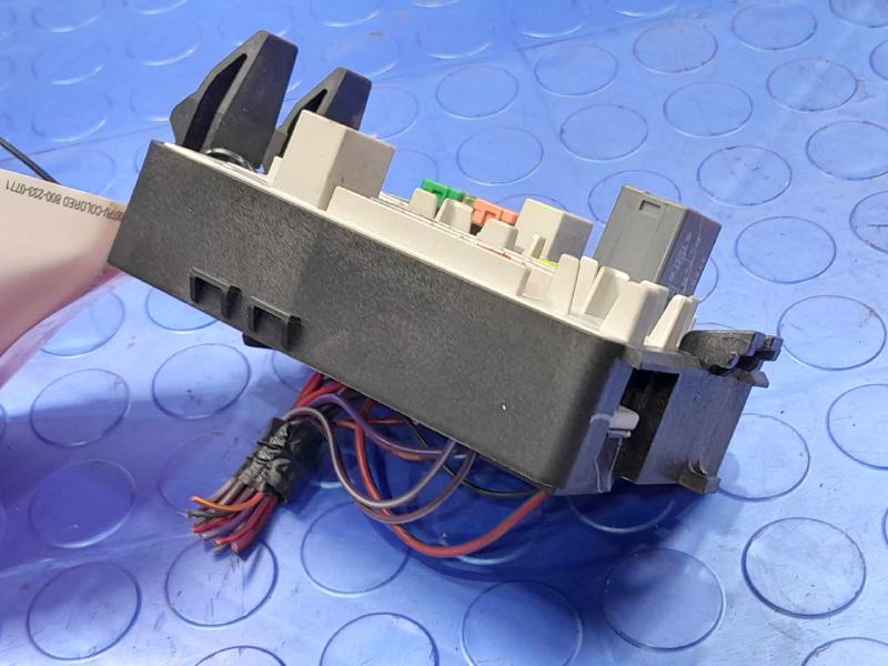 2013 Cadillac ATS Body Wiring Harness Junction Block Genuine OEM 13676641