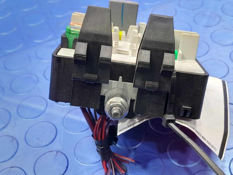 2013 Cadillac ATS Body Wiring Harness Junction Block Genuine OEM 13676641