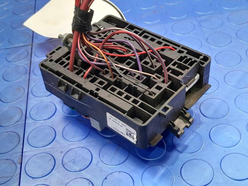 2013 Cadillac ATS Body Wiring Harness Junction Block Genuine OEM 13676641