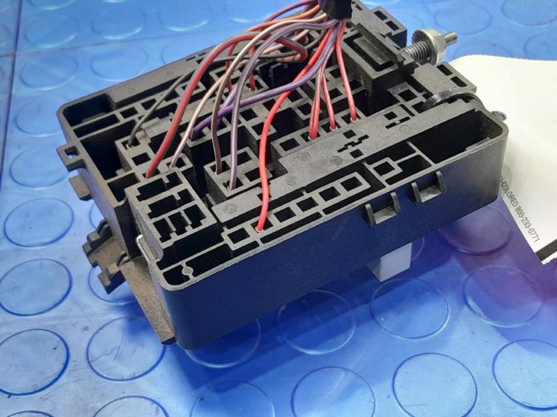 2013 Cadillac ATS Body Wiring Harness Junction Block Genuine OEM 13676641