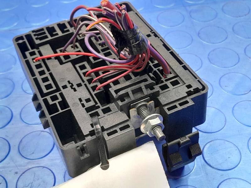 2013 Cadillac ATS Body Wiring Harness Junction Block Genuine OEM 13676641