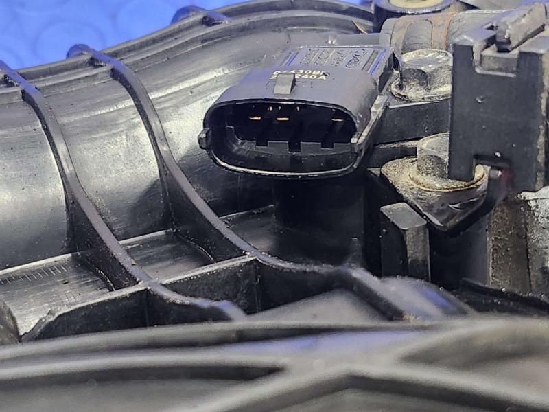 2011 Kia Sorento Intake Manifold