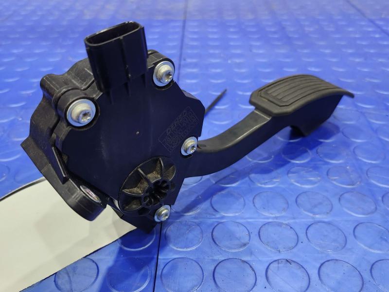 2010-2012 Toyota Prius 1.8L Accelerator Pedal Assembly Genuine OEM 78110-12010