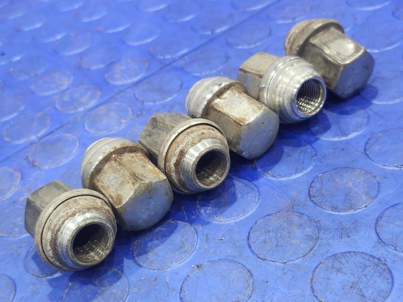 2010 Dodge Ram 1500 Lug Nuts