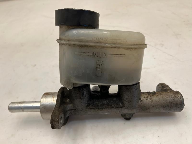 2000 - 2003 Toyota Tundra Brake Master Cylinder Assembly w/ Reservoir OEM 472010C012