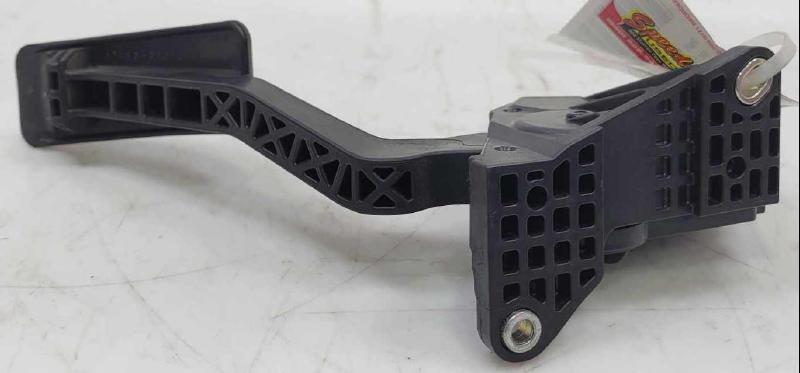 2014 - 2016 Subaru Forester Accelerator Pedal Assembly OEM 36010FJ010