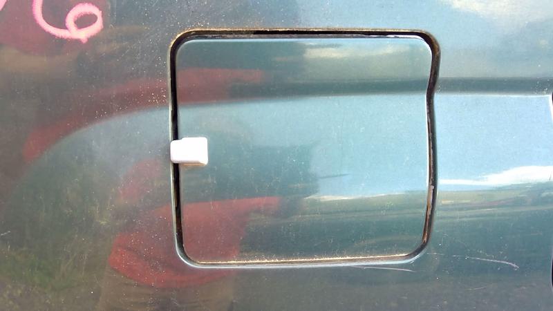 2001 Nissan Xterra Fuel Tank Door