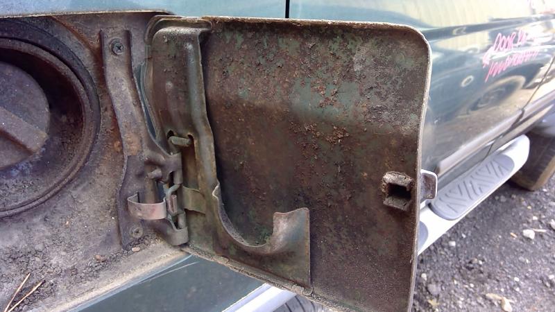 2001 Nissan Xterra Fuel Tank Door