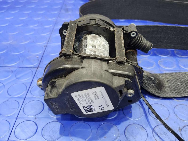 2017 Chrysler 200 Front Seat Belt