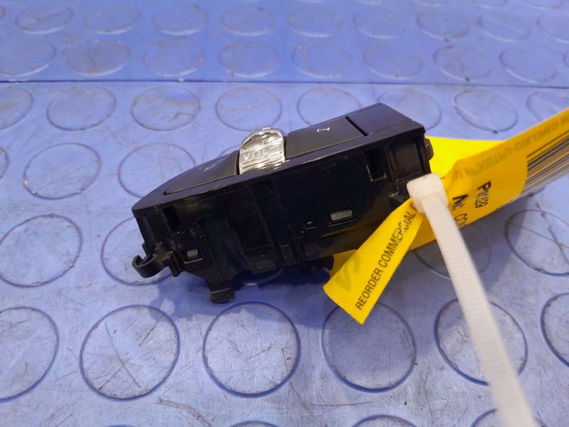 2017-2020 Lincoln Continental Steering Wheel Volume Control Switch OEM GD9T-9E740-ABW