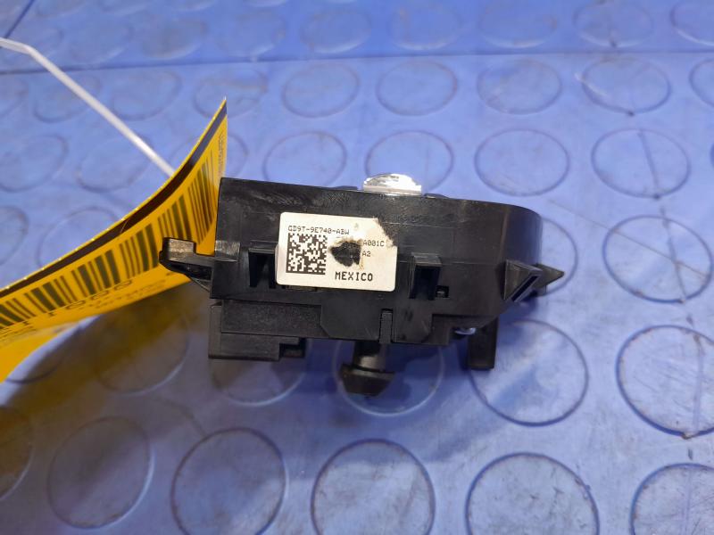 2017-2020 Lincoln Continental Steering Wheel Volume Control Switch OEM GD9T-9E740-ABW
