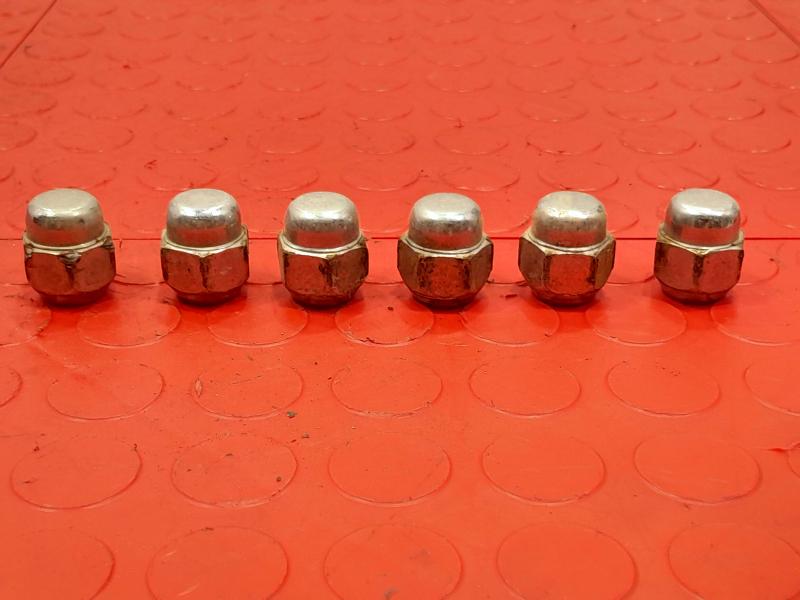 2006 Nissan Pathfinder Lug Nuts