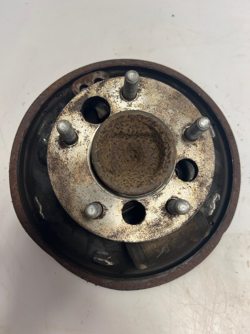 1996 Oldsmobile Ciera Hub