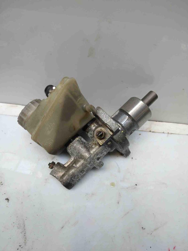 1986 - 1991 Mercedes Benz W126 Girling Brake Master Cylinder Assembly OEM 0044303801
