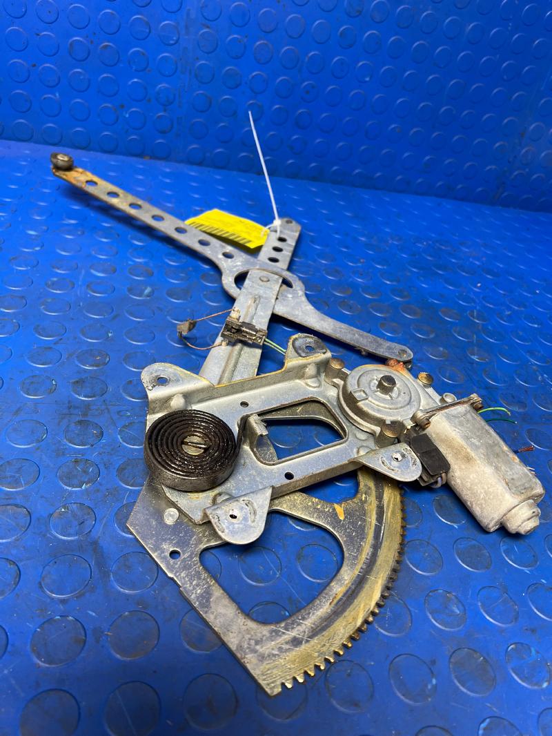 1995 Chevrolet Suburban Front Door Regulator