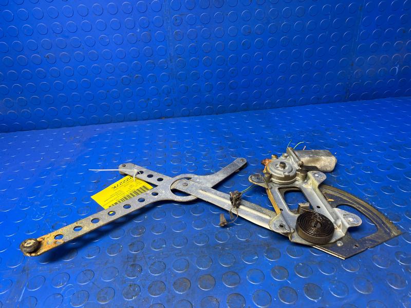 1995 Chevrolet Suburban Front Door Regulator