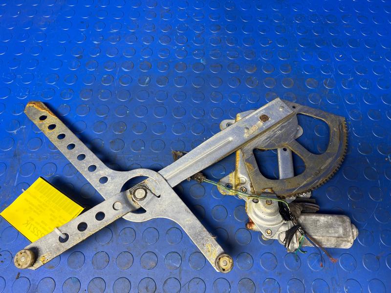 1995 Chevrolet Suburban Front Door Regulator