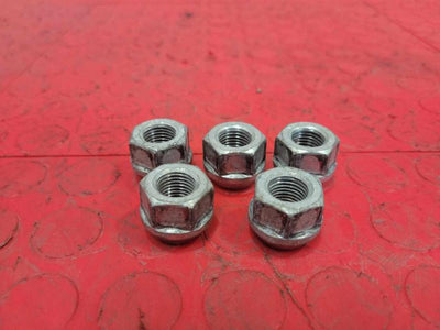 2013 GMC Yukon Lug Nuts