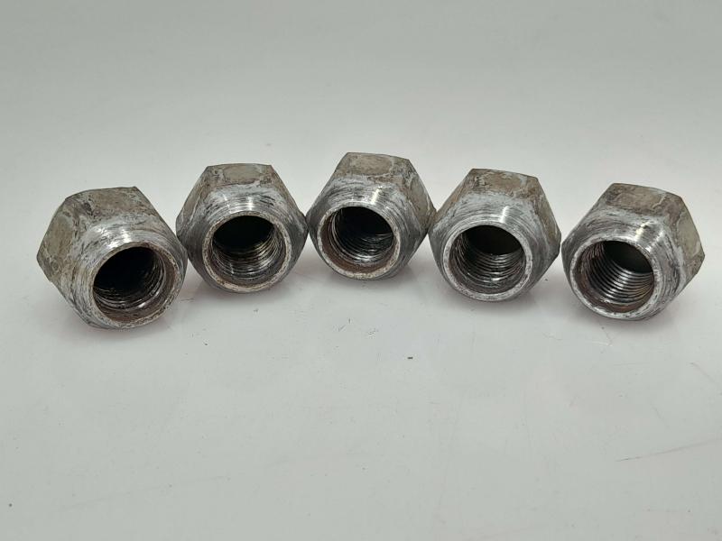 2005 Subaru Legacy Lug Nuts