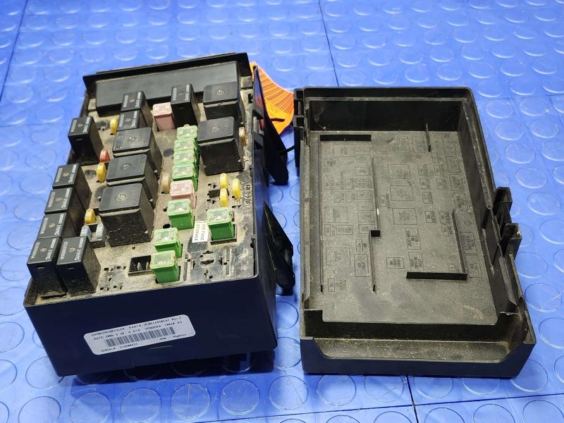 2007 Dodge Grand Caravan Engine Fuse Box