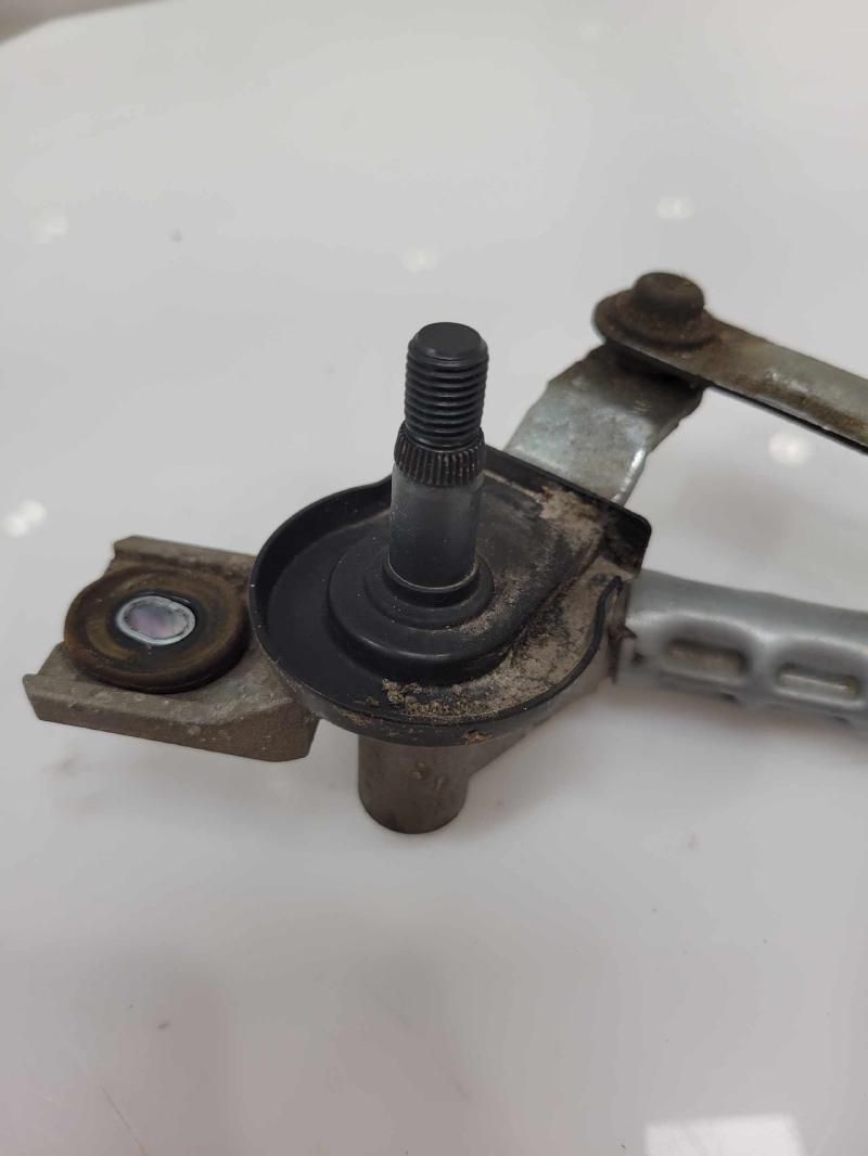 2012 - 2017 Hyundai Veloster Windshield Wiper Linkage Transmission OEM 981202V000