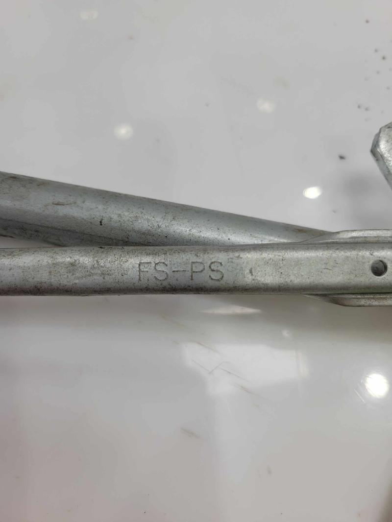 2012 - 2017 Hyundai Veloster Windshield Wiper Linkage Transmission OEM 981202V000