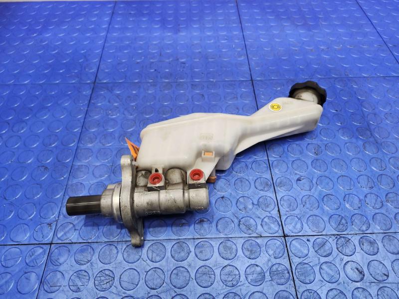 2015-2021 Kia Sedona OEM Brake Master Cylinder Assembly Genuine 58510A9300