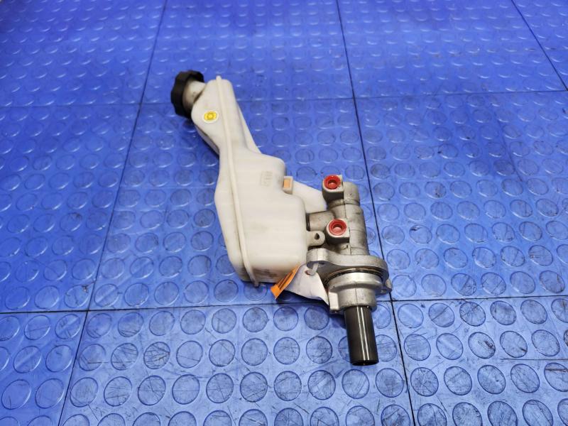 2015-2021 Kia Sedona OEM Brake Master Cylinder Assembly Genuine 58510A9300