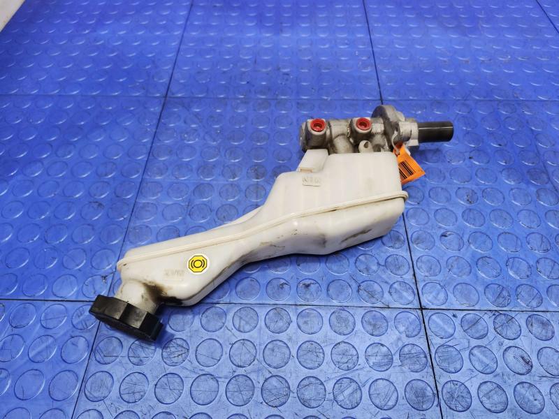 2015-2021 Kia Sedona OEM Brake Master Cylinder Assembly Genuine 58510A9300