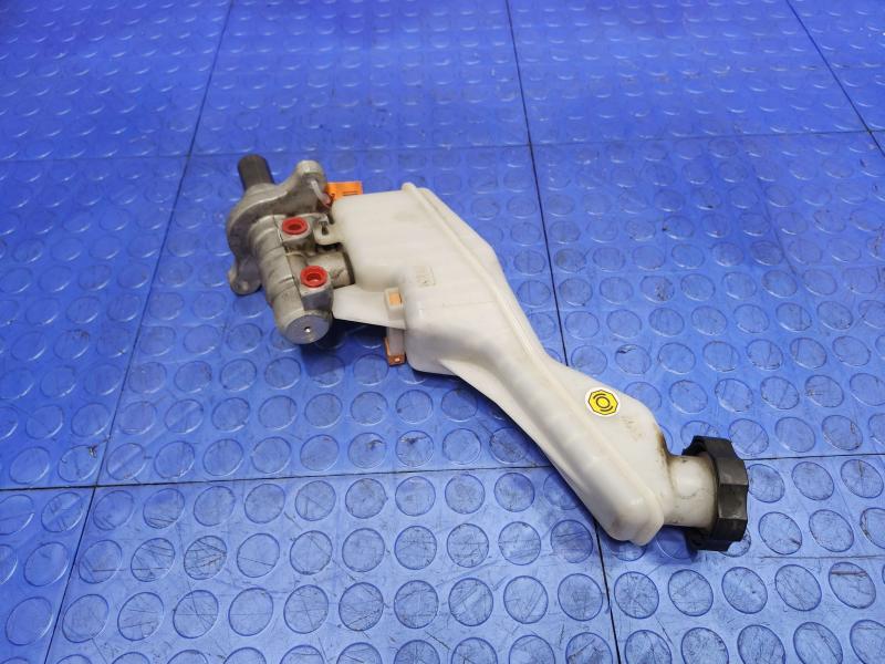2015-2021 Kia Sedona OEM Brake Master Cylinder Assembly Genuine 58510A9300