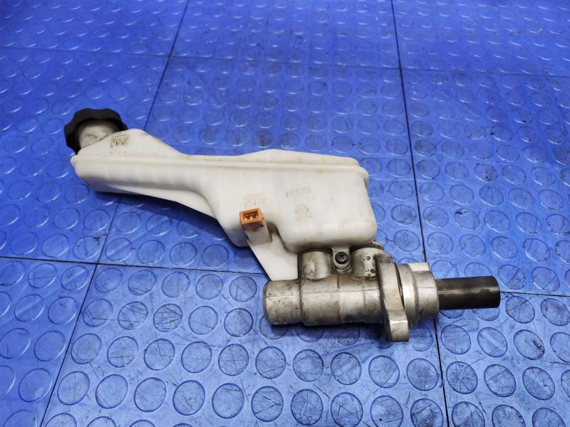 2015-2021 Kia Sedona OEM Brake Master Cylinder Assembly Genuine 58510A9300