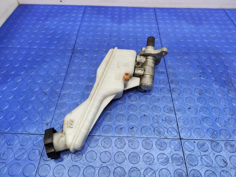 2015-2021 Kia Sedona OEM Brake Master Cylinder Assembly Genuine 58510A9300