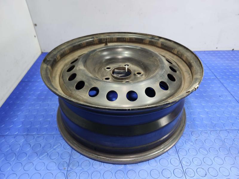 2016 Nissan Rogue Wheel