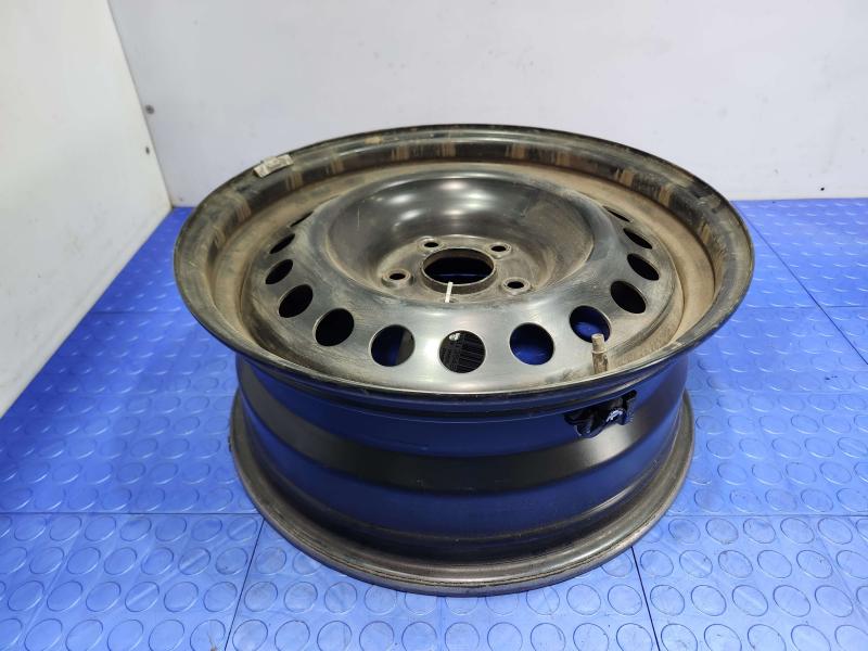 2016 Nissan Rogue Wheel