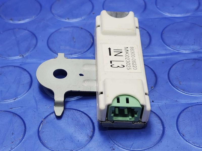 2018-2024 Toyota Camry Antenna Amplifier Control Module OEM 86300-06220
