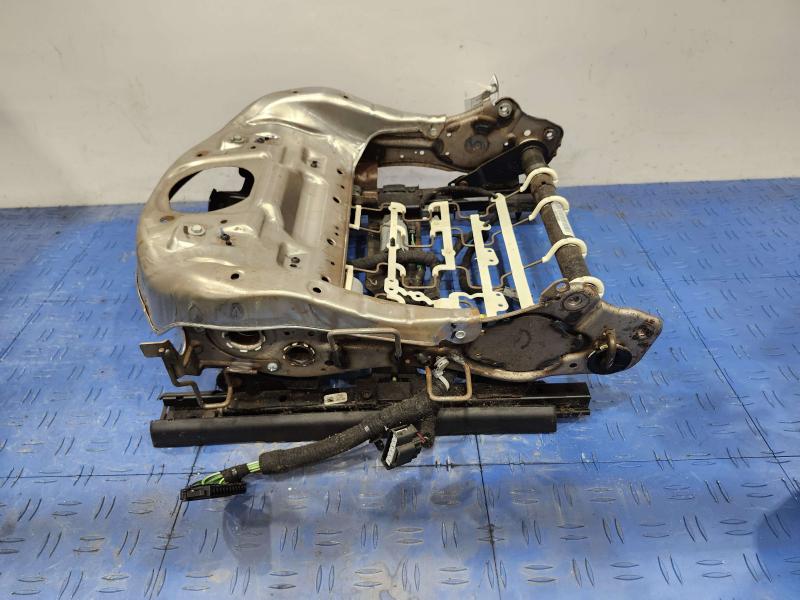 2015 Chrysler 200 Seat Track