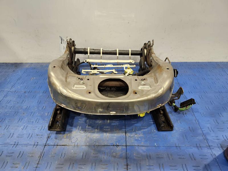 2015 Chrysler 200 Seat Track
