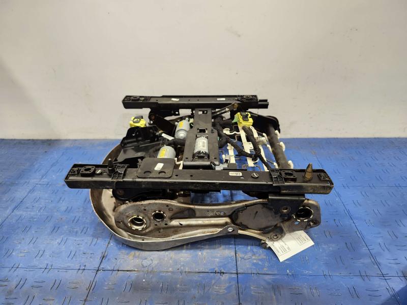 2015 Chrysler 200 Seat Track